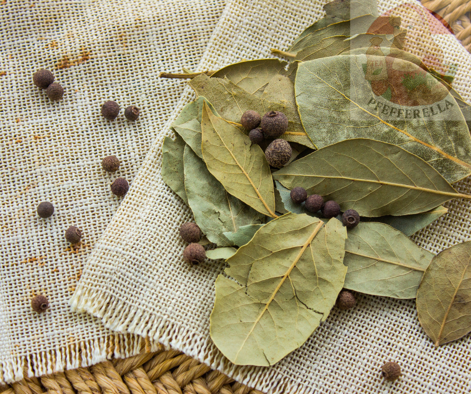 Lorbeerblätter ganz